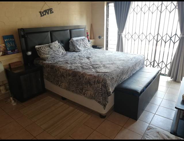 6 BEDROOM HOUSE FOR SALE IN FAIRVIEW